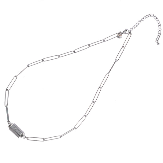 Colier din argint cu pandantiv cu textul „Protect” și un ochi protector