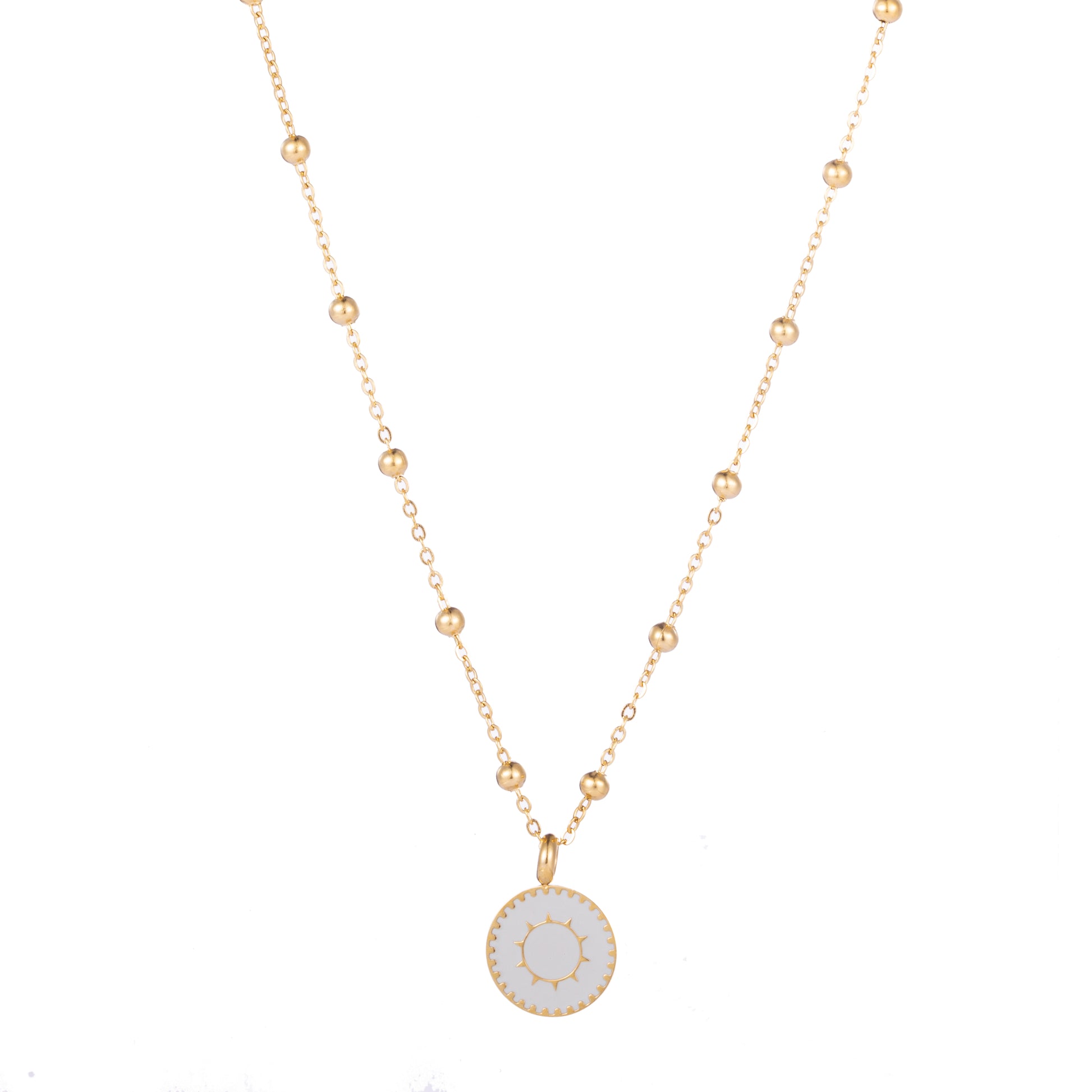 Colier de aur cu pandantiv reprezentând un soare alb.