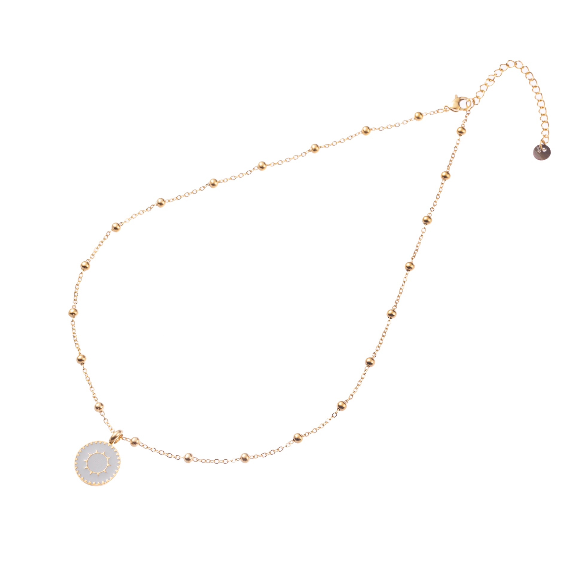 Colier de aur cu pandantiv reprezentând un soare alb.